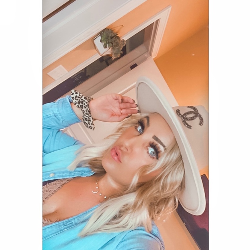 Meet your Posher, Klarissa